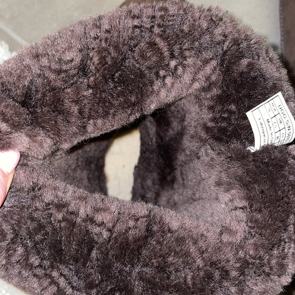 Brown Tall Ugg boot - Picture 10 of 10